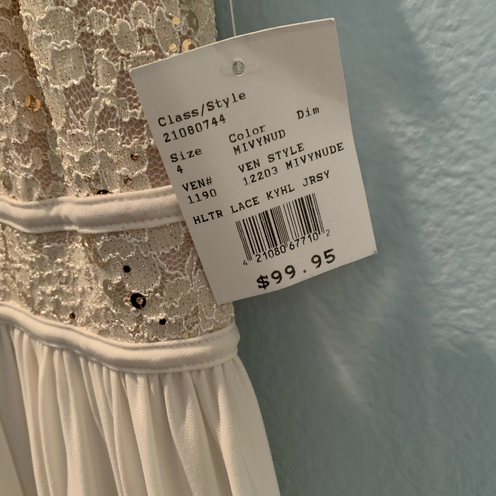 David’s Bridal Dress size 4 - Ivory - Picture 5 of 6